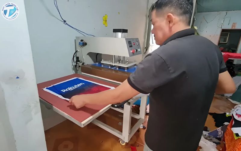Máy ép nhiệt thủy lực được ứng dụng rộng rãi trong nhiều ngành công nghiệp khác nhau